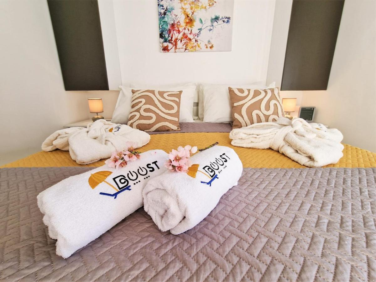 Holiday House Boost With Heated Pool Klis Exteriér fotografie
