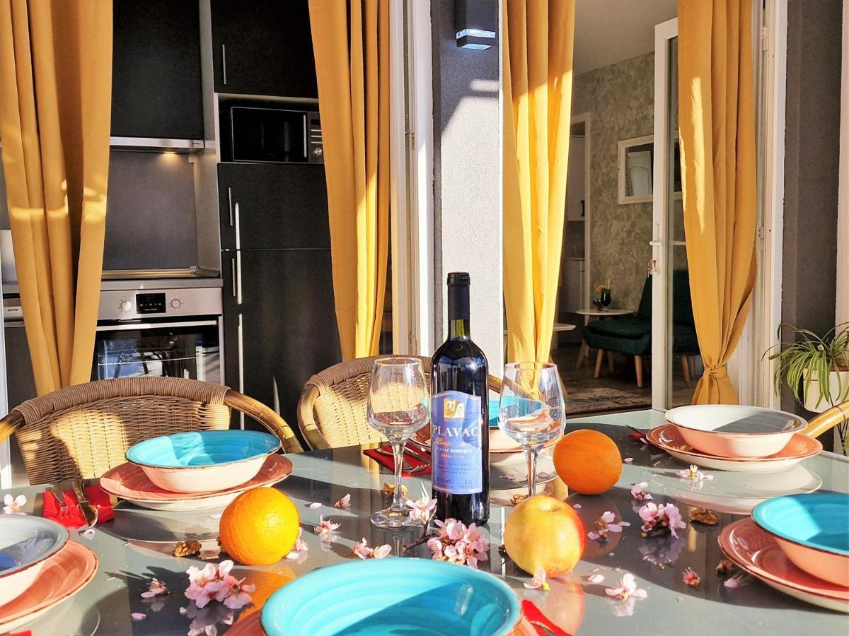 Holiday House Boost With Heated Pool Klis Exteriér fotografie